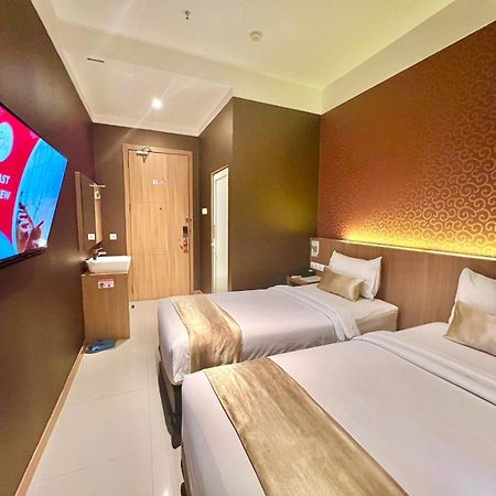Deli Hotel Medan Zewnętrze zdjęcie