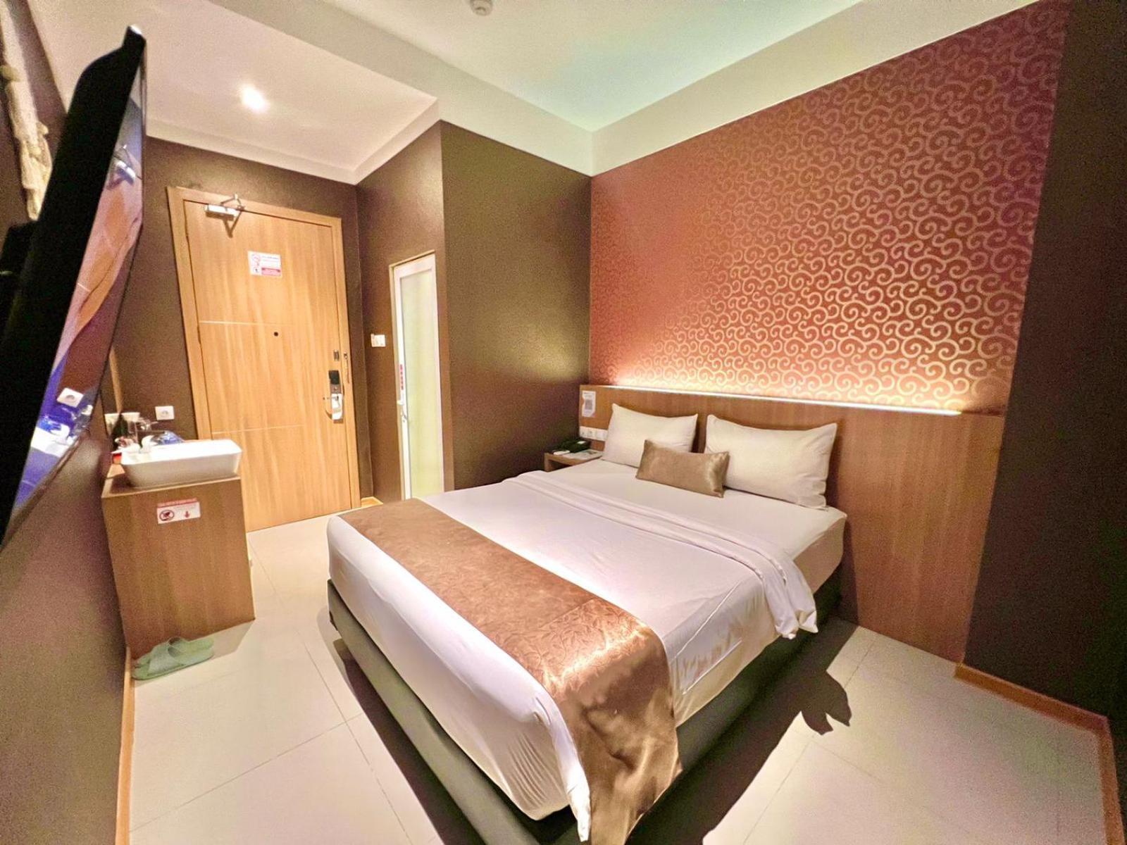 Deli Hotel Medan Zewnętrze zdjęcie
