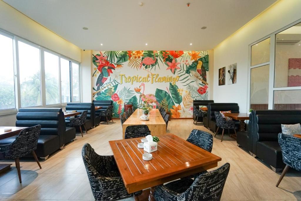 Deli Hotel Medan Zewnętrze zdjęcie