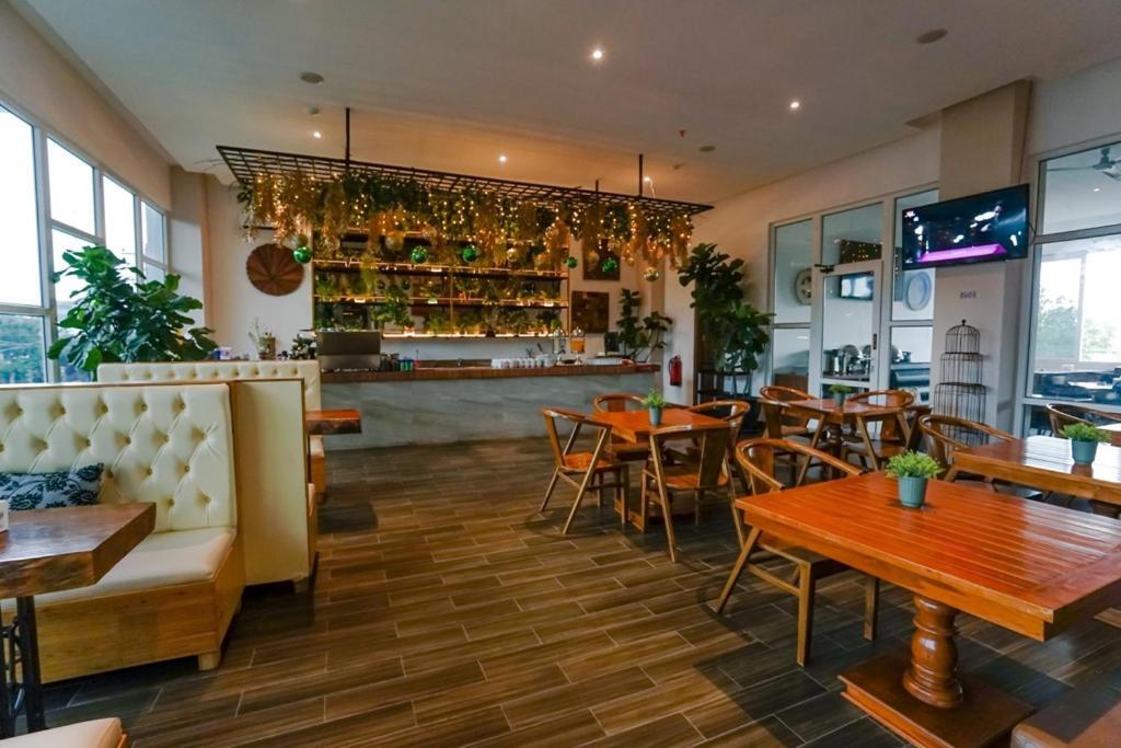 Deli Hotel Medan Zewnętrze zdjęcie