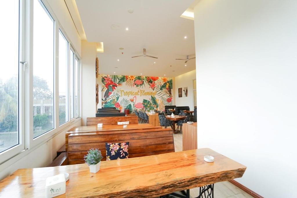 Deli Hotel Medan Zewnętrze zdjęcie