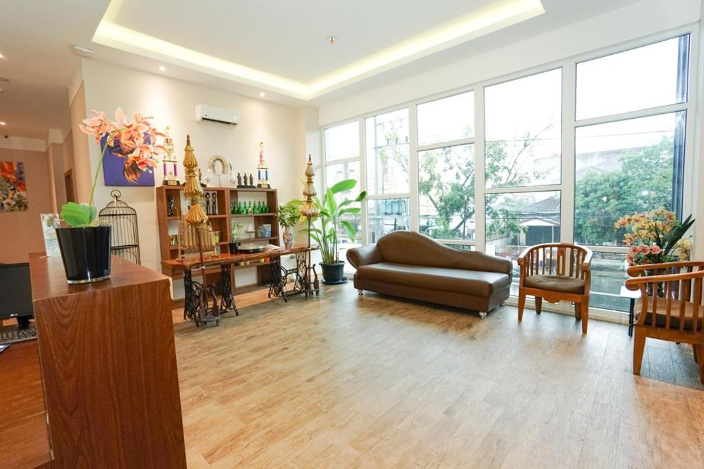 Deli Hotel Medan Zewnętrze zdjęcie