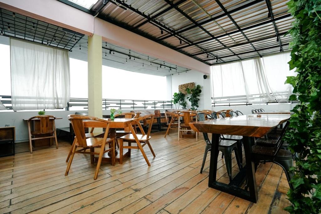 Deli Hotel Medan Zewnętrze zdjęcie
