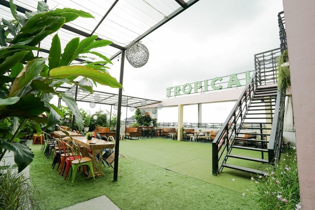 Deli Hotel Medan Zewnętrze zdjęcie