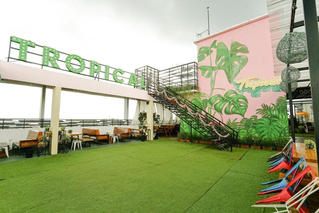 Deli Hotel Medan Zewnętrze zdjęcie